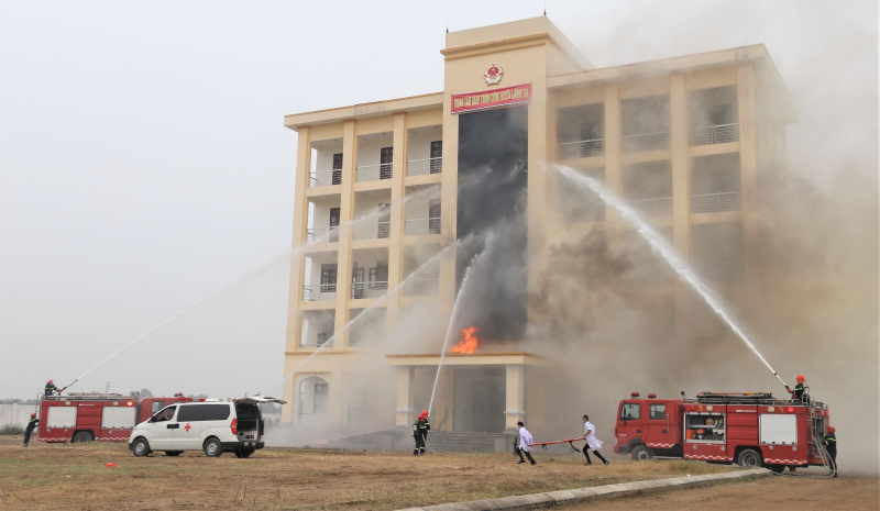 Diễn tập  tấn công đánh bắt đối tượng khủng bố và giải cứu con tin -2