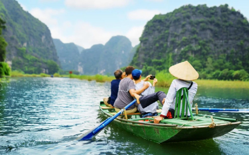Vietnam to expand group of people entering Vietnam with vaccine passports -0