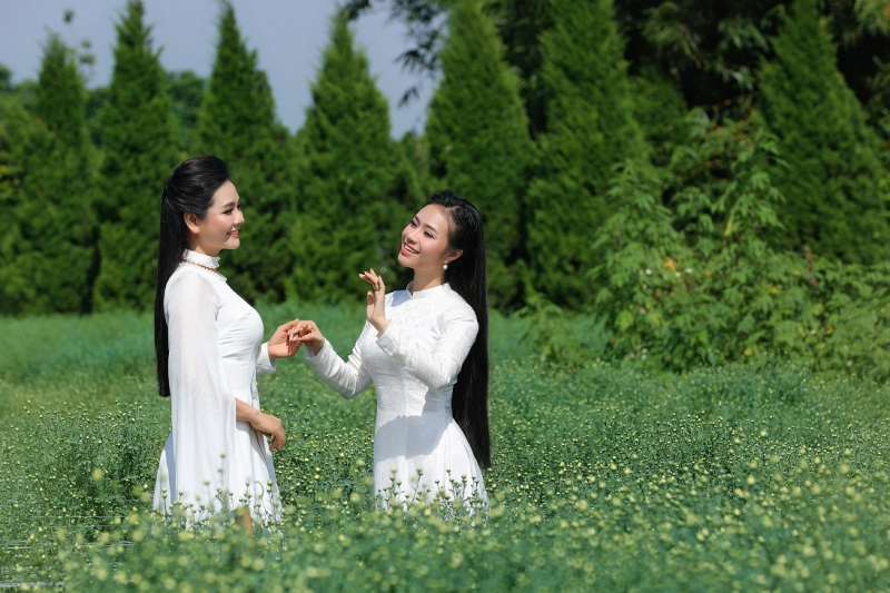 Chị em quán quân Sao mai Lương Nguyệt Anh, Lương Hải Yến làm MV tôn vinh giáo viên -0