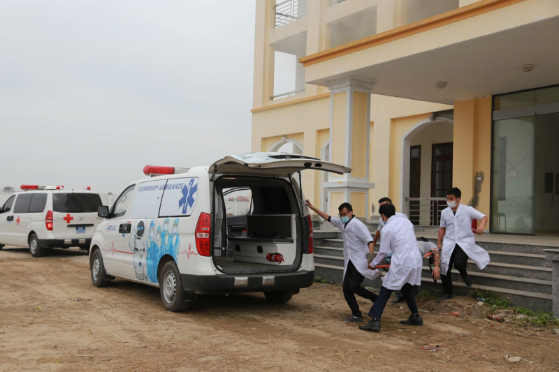 Diễn tập  tấn công đánh bắt đối tượng khủng bố và giải cứu con tin -6