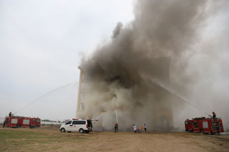 Diễn tập  tấn công đánh bắt đối tượng khủng bố và giải cứu con tin -8