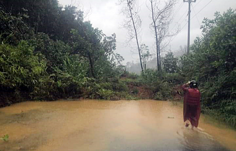 Gần 3.000 người dân xã Trà Leng bị cô lập do sạt lở -0