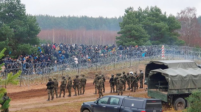 Cơ hội hạ nhiệt cuộc khủng hoảng di cư Belarus - Ba Lan -0