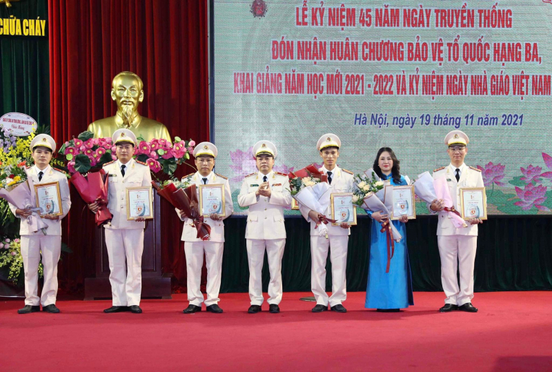 Trường Đại học PCCC kỷ niệm 45 năm Ngày truyền thống và đón nhận Huân chương Bảo vệ Tổ quốc -0