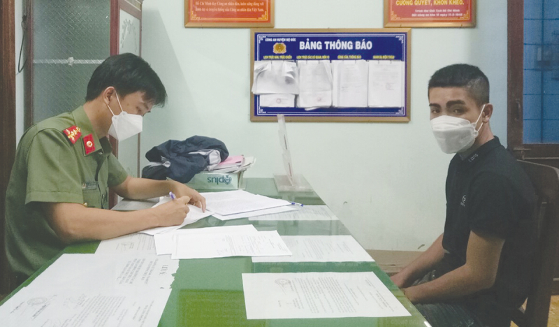 Mua gói thuốc bằng tờ 500.000 tiền giả để nhận tiền thật -0