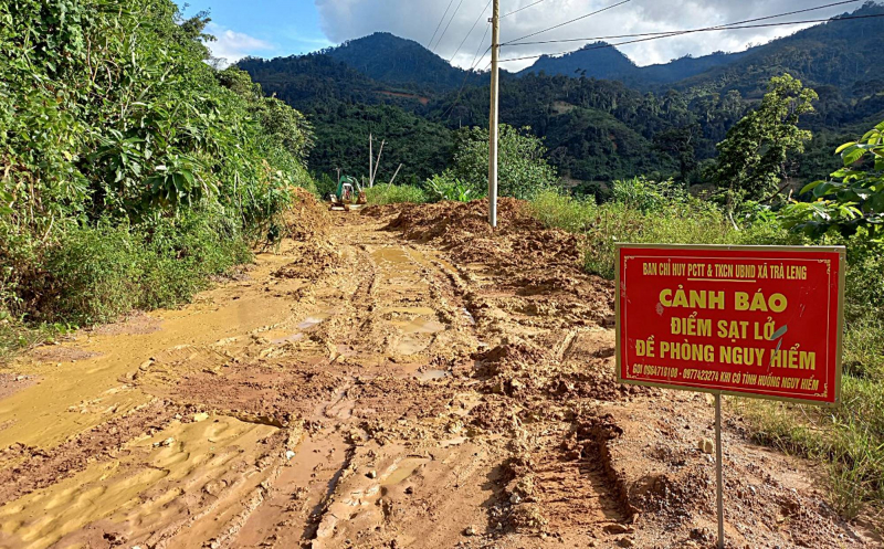 Thông xe vào xã Trà Leng sau gần 4 ngày bị cô lập -0