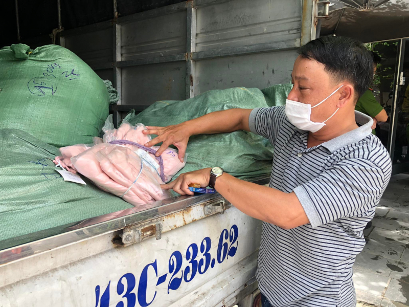 Đà Nẵng: Bắt giữ lô hàng gần 2 tấn quần áo nhập lậu không rõ nguồn gốc xuất xứ. -0