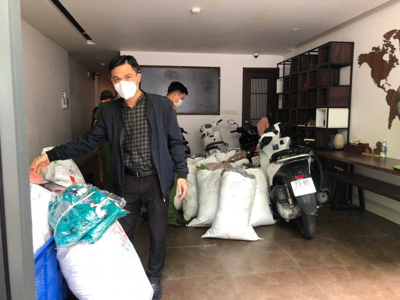Đà Nẵng: Bắt giữ lô hàng gần 2 tấn quần áo nhập lậu không rõ nguồn gốc xuất xứ. -4