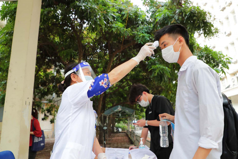 Hà Nội có thể cho học sinh THPT đi học trở vào tháng 12 -0
