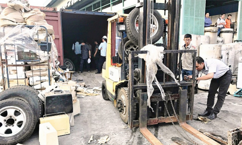 Cuối năm, biến ảo hàng lậu -0
