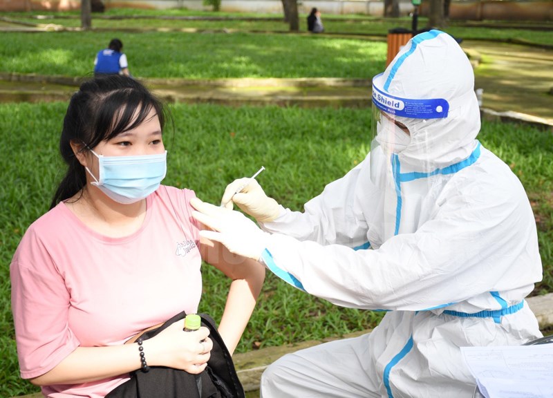 Lập danh sách khống trên 200 cán bộ phường để tiêm ngừa COVID-19 cho người khác -0