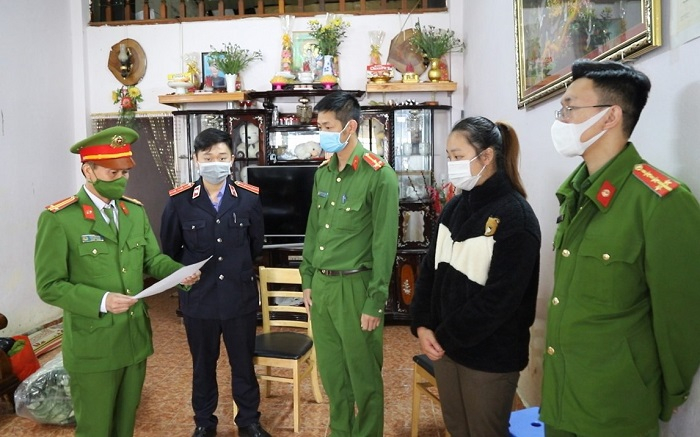 Đam mê cá độ, 3 thiếu nữ lừa đảo trên 13 tỷ đồng -0