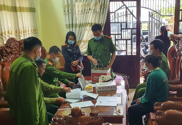 Đam mê cá độ, 3 thiếu nữ lừa đảo trên 13 tỷ đồng -0