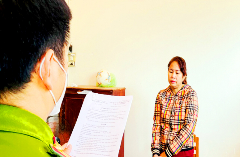 Khởi tố, bắt tạm giam vợ cán bộ Biên phòng trong vụ phát hiện kho hàng lậu ở An Giang -0