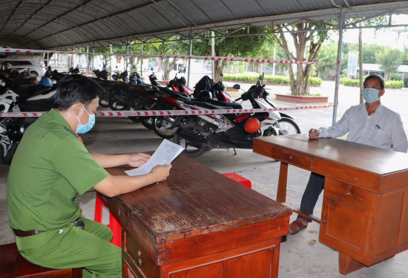 Bị phạt 400 triệu vì thuê người bơm hút cát trái phép -0