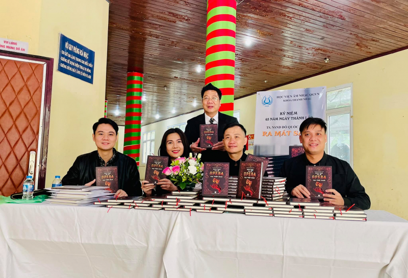 NSND Quốc Hưng: Đào tạo âm nhạc cũng như đãi cát tìm vàng -0