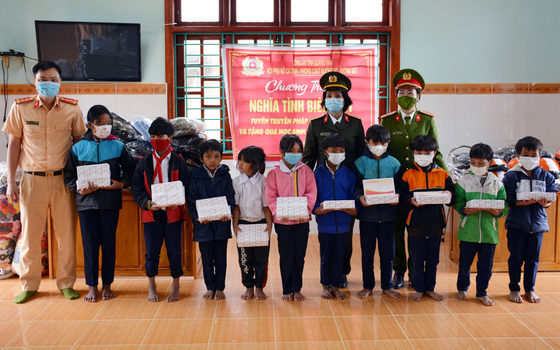 Ấm áp nghĩa tình nơi vùng cao biên giới -0