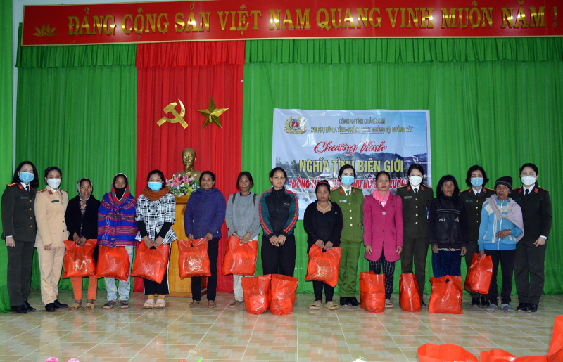 Ấm áp nghĩa tình nơi vùng cao biên giới -0