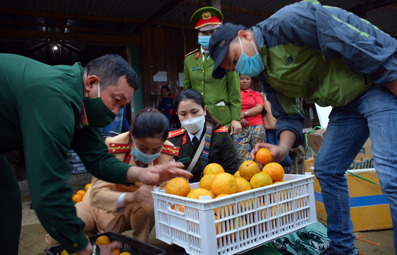 Ấm áp nghĩa tình nơi vùng cao biên giới -0