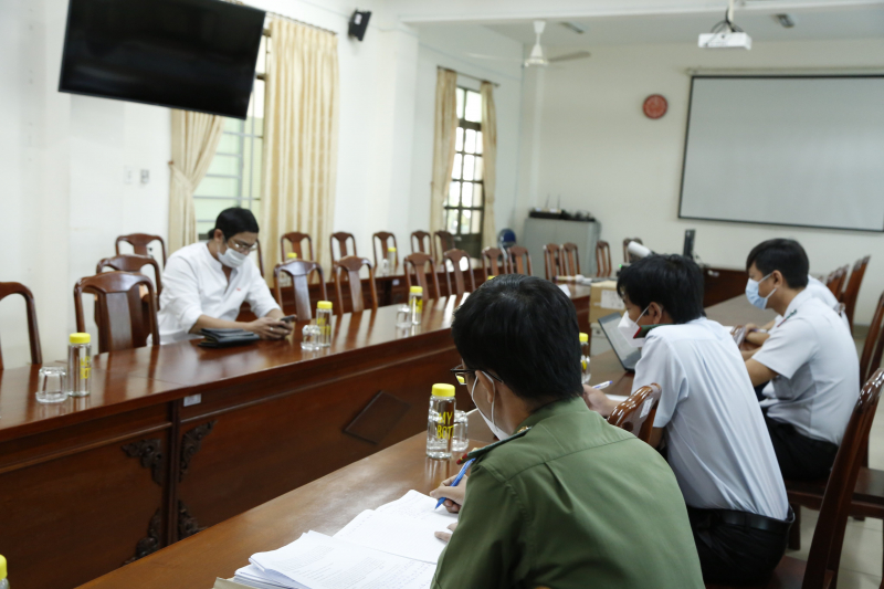 Xử phạt youtuber xúc phạm báo chí trong buổi livestream của bà Phương Hằng -0