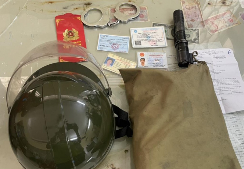 Ba đối tượng giả Cảnh sát hình sự tấn công nạn nhân cướp xe máy -0