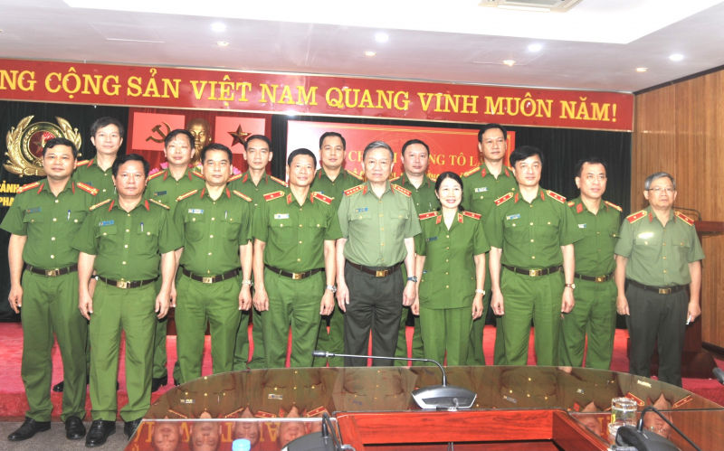Bộ trưởng Tô Lâm gửi Thư chúc mừng các thế hệ cán bộ chiến sỹ lượng Cảnh sát phòng, chống tội phạm về môi trường. -0