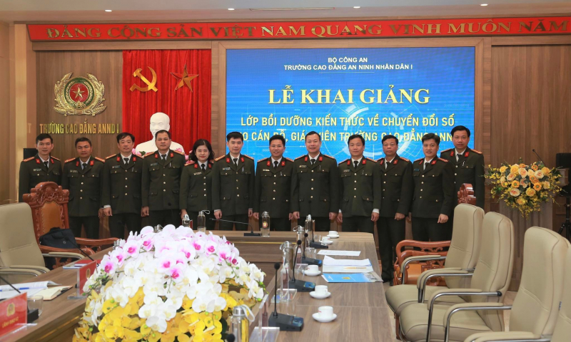 Bồi dưỡng kiến thức về chuyển đổi số cho cán bộ, giáo viên Trường Cao đẳng ANND I -0