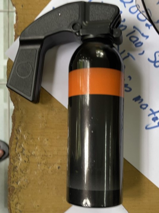 Khống chế 2 tên cướp dùng bình xịt hơi cay tấn công tổ Cảnh sát hình sự -0