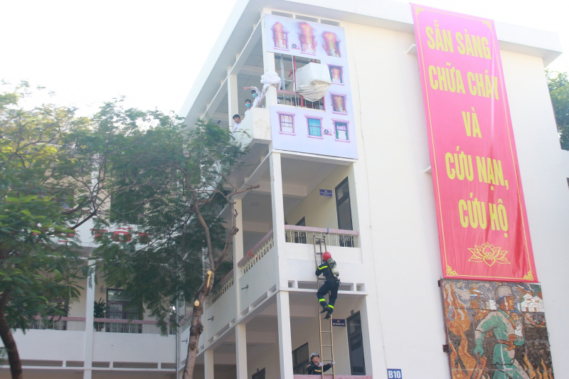 Hơn 100 cán bộ, chiến sĩ tham gia diễn tập ứng phó với biến đổi khí hậu, phòng chống thiên tai và tìm kiếm cứu nạn -0