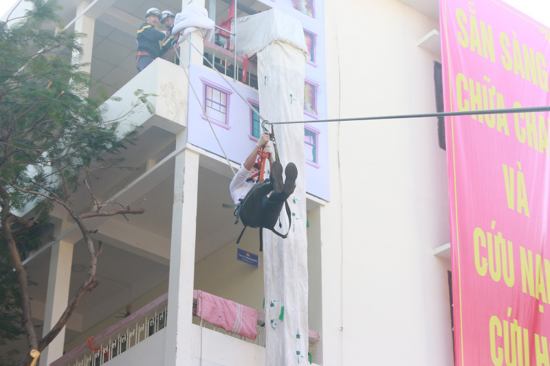 Hơn 100 cán bộ, chiến sĩ tham gia diễn tập ứng phó với biến đổi khí hậu, phòng chống thiên tai và tìm kiếm cứu nạn -1