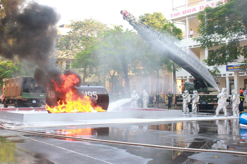 Hơn 100 cán bộ, chiến sĩ tham gia diễn tập ứng phó với biến đổi khí hậu, phòng chống thiên tai và tìm kiếm cứu nạn -0