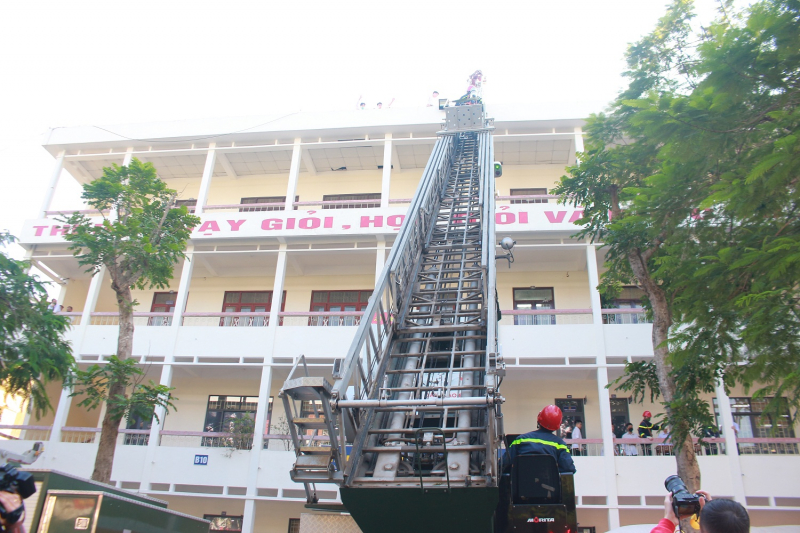 Hơn 100 cán bộ, chiến sĩ tham gia diễn tập ứng phó với biến đổi khí hậu, phòng chống thiên tai và tìm kiếm cứu nạn -0