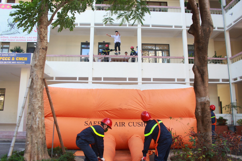 Hơn 100 cán bộ, chiến sĩ tham gia diễn tập ứng phó với biến đổi khí hậu, phòng chống thiên tai và tìm kiếm cứu nạn -0