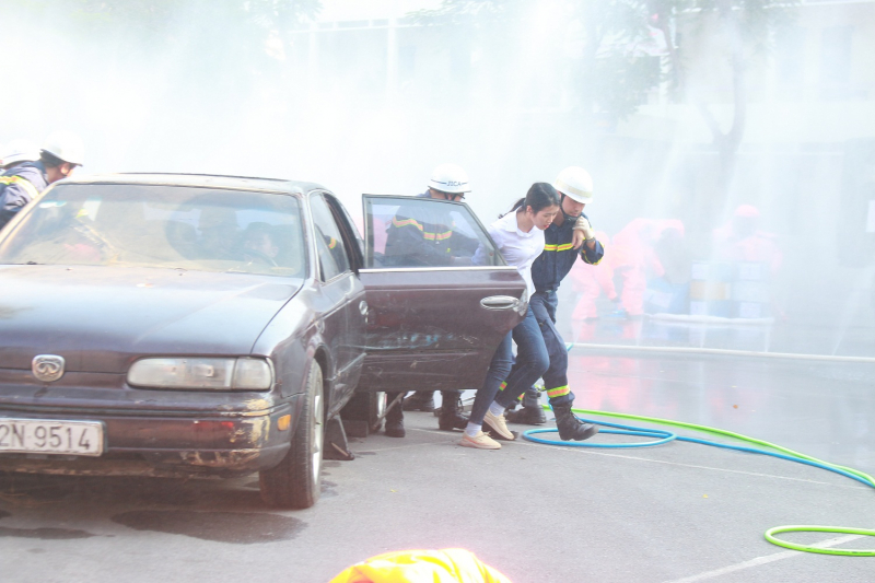 Hơn 100 cán bộ, chiến sĩ tham gia diễn tập ứng phó với biến đổi khí hậu, phòng chống thiên tai và tìm kiếm cứu nạn -1