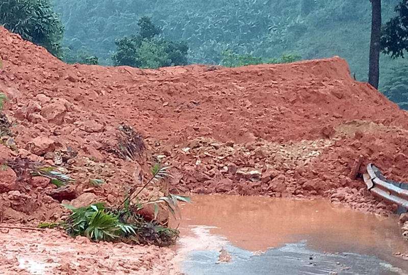 Sạt lở QL40B, giao thông lên 1 huyện và 3 xã tại Quảng Nam bị chia cắt -0
