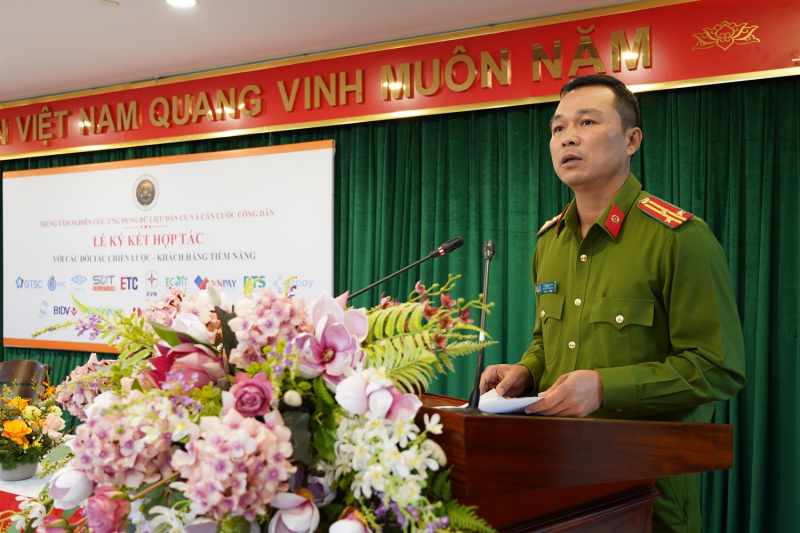  Ký thỏa thuận hợp tác giữa Trung tâm nghiên cứu, ứng dụng dữ liệu dân cư và căn cước công dân với 12 đối tác -0