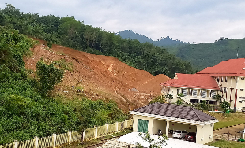 Công trình kè chống sạt lở khẩn cấp thi công kiểu… “rùa bò” -0