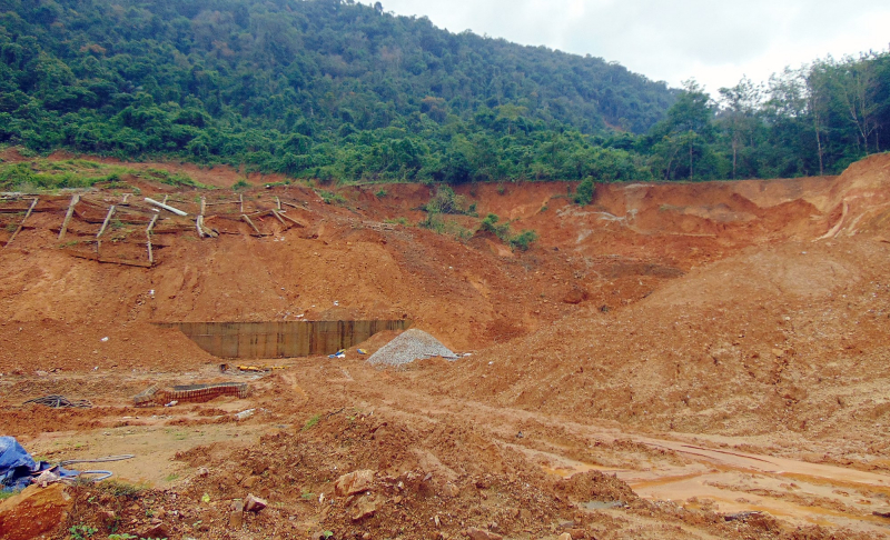 Công trình kè chống sạt lở khẩn cấp thi công kiểu… “rùa bò” -0