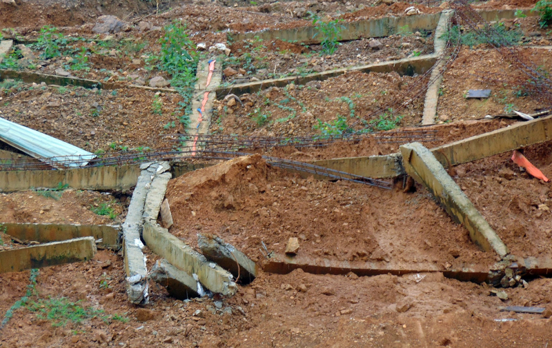 Công trình kè chống sạt lở khẩn cấp thi công kiểu… “rùa bò” -0