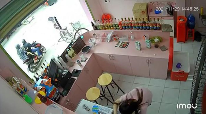 Truy tìm cặp vợ chồng chở con 2 tuổi dàn cảnh trộm cắp tài sản -0