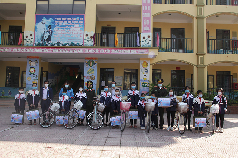 Thanh niên Công an Bắc Giang với chương trình tình nguyện mùa Đông năm 2021 -1