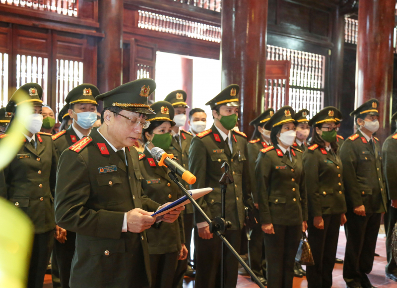 Đoàn đại biểu Báo CAND dâng hương, báo công tại Khu Di tích Kim Liên -0