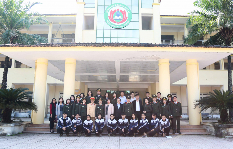 Đoàn đại biểu Báo CAND dâng hương, báo công tại Khu Di tích Kim Liên -0