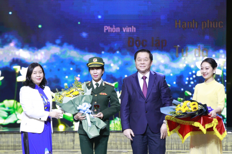 Giao lưu toàn quốc các điển hình trong học tập và làm theo tư tưởng, đạo đức, phong cách Hồ Chí Minh -0