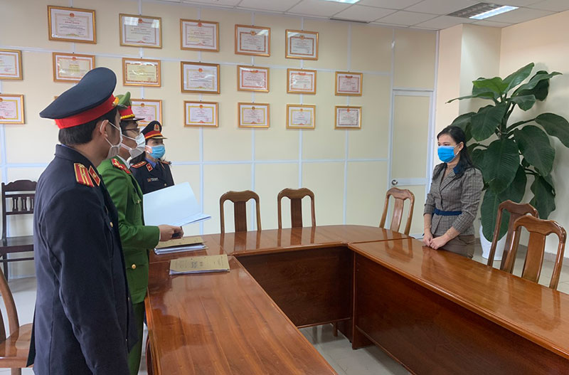 Bắt thủ quỹ Trung tâm Giáo dục thường xuyên Quảng Bình tham ô gần 6,5 tỷ đồng -0