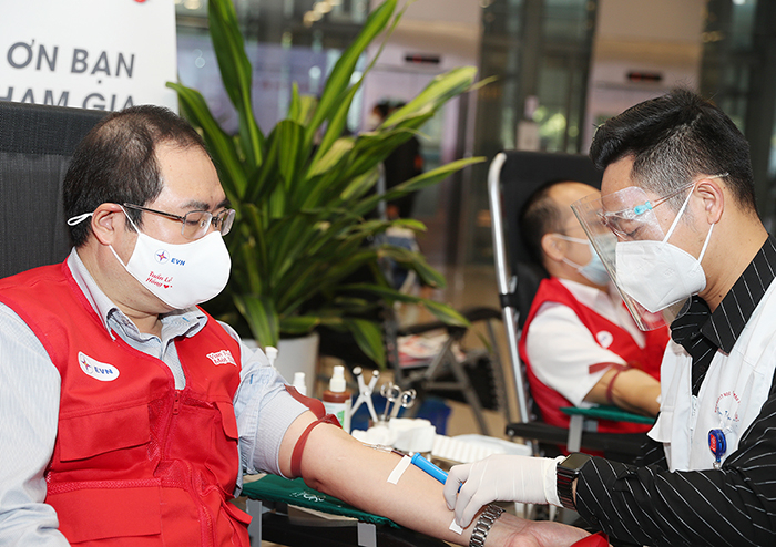 Tuần lễ hồng EVN: “Vạn trái tim – Một tấm lòng” -0