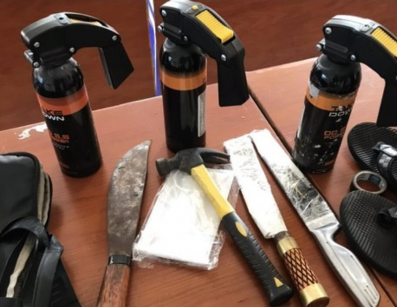 Băng “đá xế” thủ dao búa, bình xịt hơi cay chống trả người truy đuổi sa lưới -0