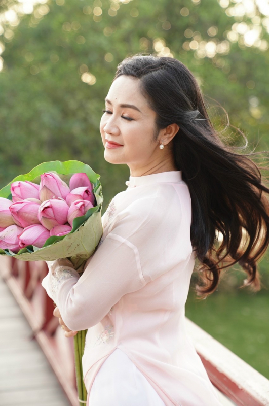 NSND Thu Hà: Người nghệ sĩ lang thang hoài trên phố -0