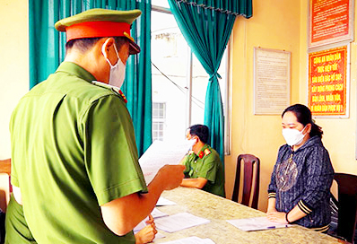 Trưởng phòng dịch vụ ngân hàng dùng “thủ thuật” lừa đảo chiếm đoạt 1,1 tỷ đồng -0