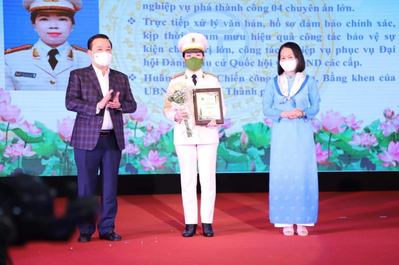 Công an Thủ đô thực hiện 6 điều Bác Hồ dạy:  Nữ cán bộ Công an tâm huyết với nghề -0